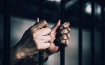 Atrapan a mujer que hurtaba licores costosos