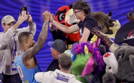 Fan la mete desde media cancha, humilla a Lillard y gana 100.000 dólares