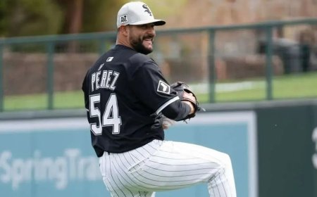 Martín Pérez impuso su ley en duelo de compatriotas