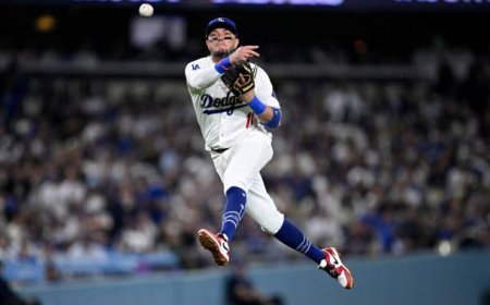 Miguel Rojas el primer criollo en jugar y dar hit esta temporada