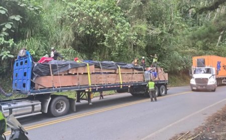 Familia venezolana viajaba como polizonte y la aplastó un rollo de acero