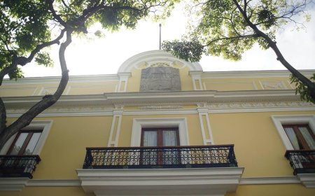 Lo que queda es una réplica del balcón donde echaron a Emparan