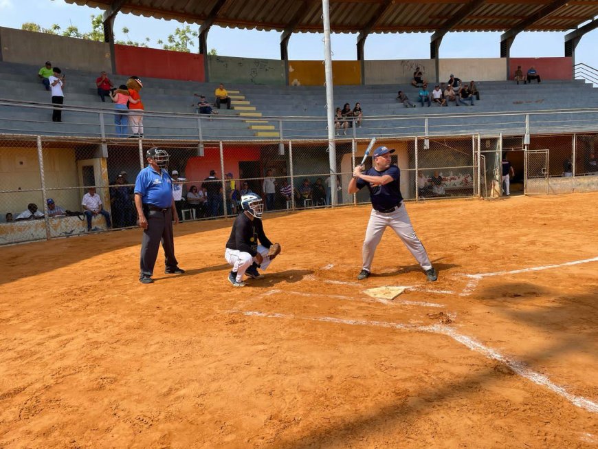 SOFTBOL GUARACHERO: Los Blanco bateador de turno