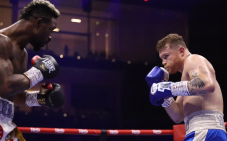 Canelo ganó, pero sin brillar en Ryad