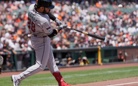 Eugenio Suárez el 13 para la calle