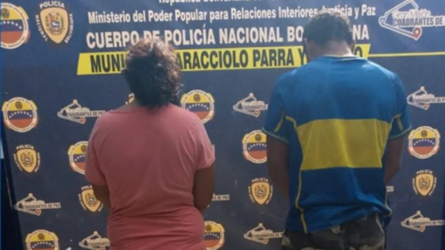 Apaleó a su hija de 3 años cuando comía y la madre calló