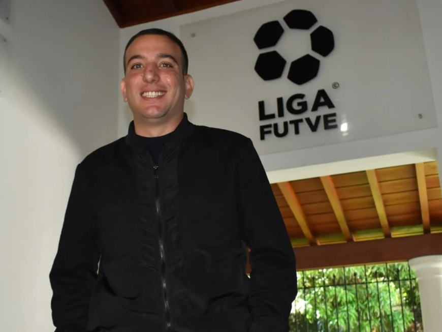 FIFA multó a empresario barines y directivo de FVF