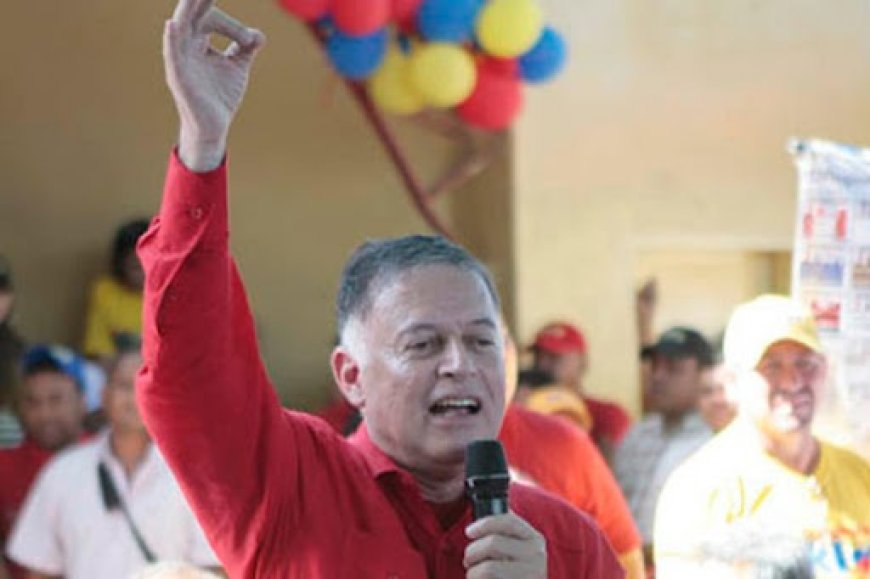 Arias Cáardenas y Nohelí Pocaterra con sus curules en la AN