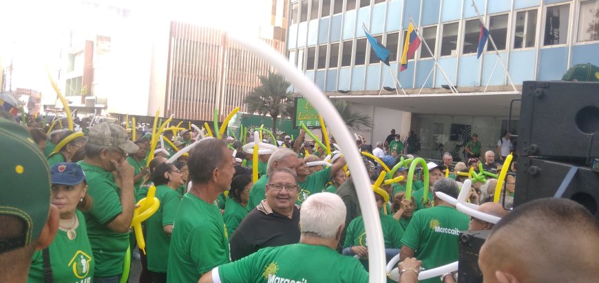 Más de mil abuelos disfrutaron de «La Caminata Edad Dorada»