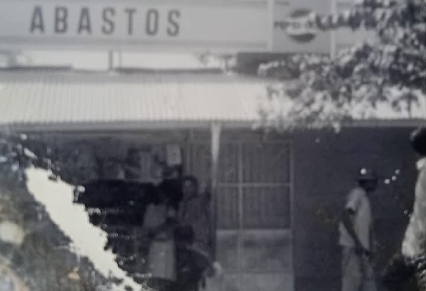 Pompeyo, Vitico y su compadre César Tovar se bebieron una pepsi en la tienda de mi papá