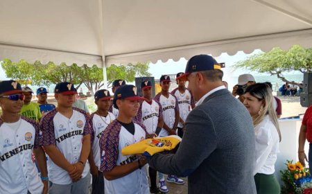 Abanderados los Campeoncitos: Gobenador Luis Caldera volvió a jonronear