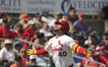 Pagés y Willson Contreras a punta de leña contra los Dodgers