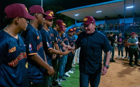 Di Martino compartió con la Pequeña Liga Coquivacoa su 70 aniversario