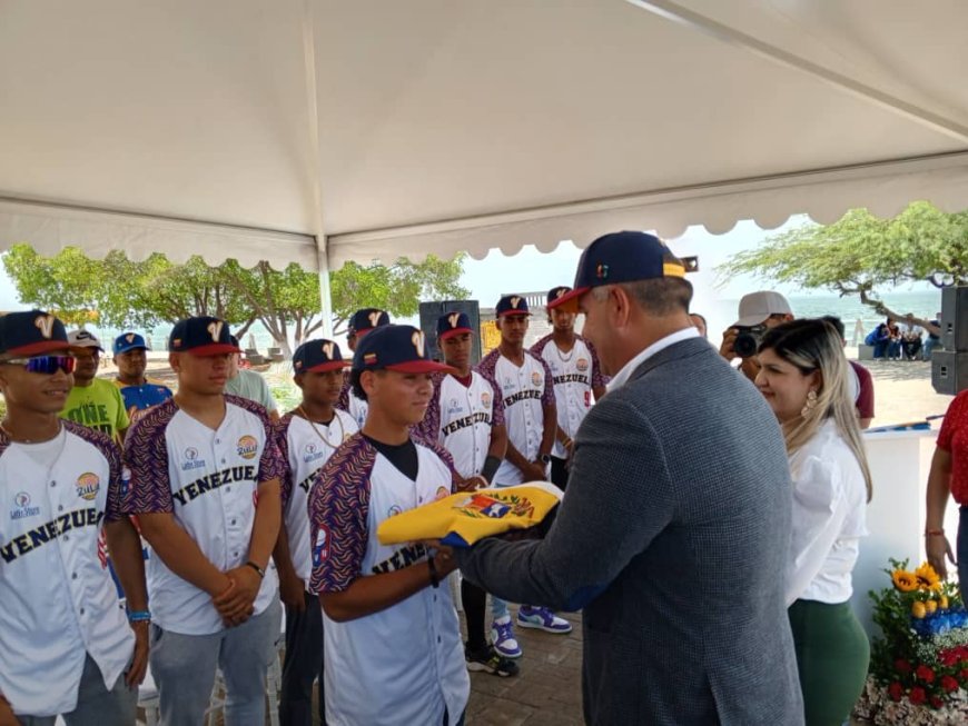 Abanderados los Campeoncitos: Gobenador Luis Caldera volvió a jonronear