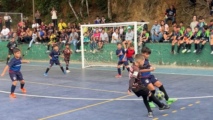 FUTSAL LA CONCHA: Centro Portugués, Emil Friedman y Ursimbol campeones