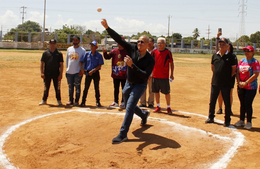 BEISBOL MAYOR: Bravos venció a Team JR en el homenaje a una gloria  zuliana