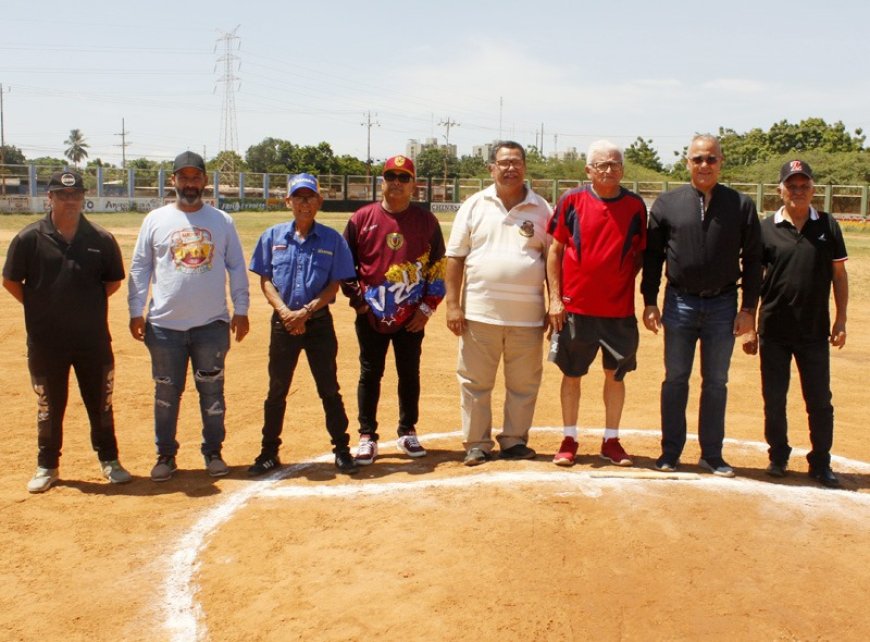 BEISBOL MAYOR: Bravos venció a Team JR en el homenaje a una gloria  zuliana