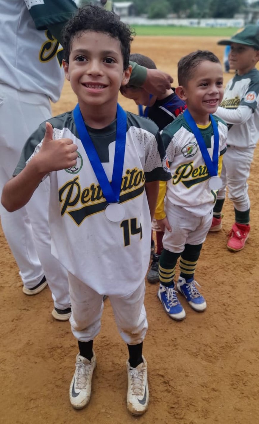 Periquitos por Barinas al Nacional de Beisbol Criollitos