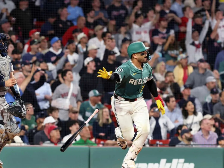 Carlos Narváez dejó echando chispas a los Yankees en el campo