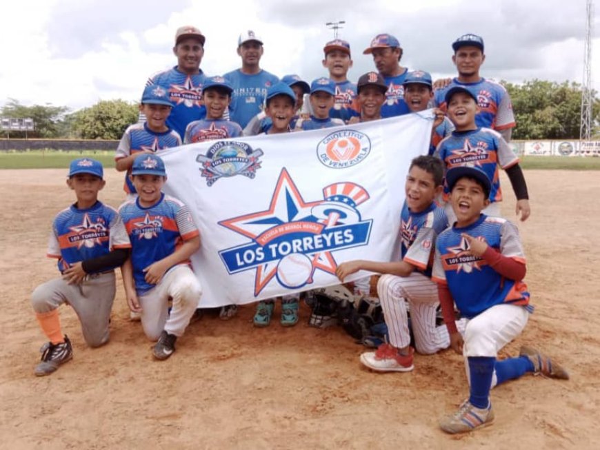 Escuela del grandeliga Ronald Torreyes campeón Criollitos