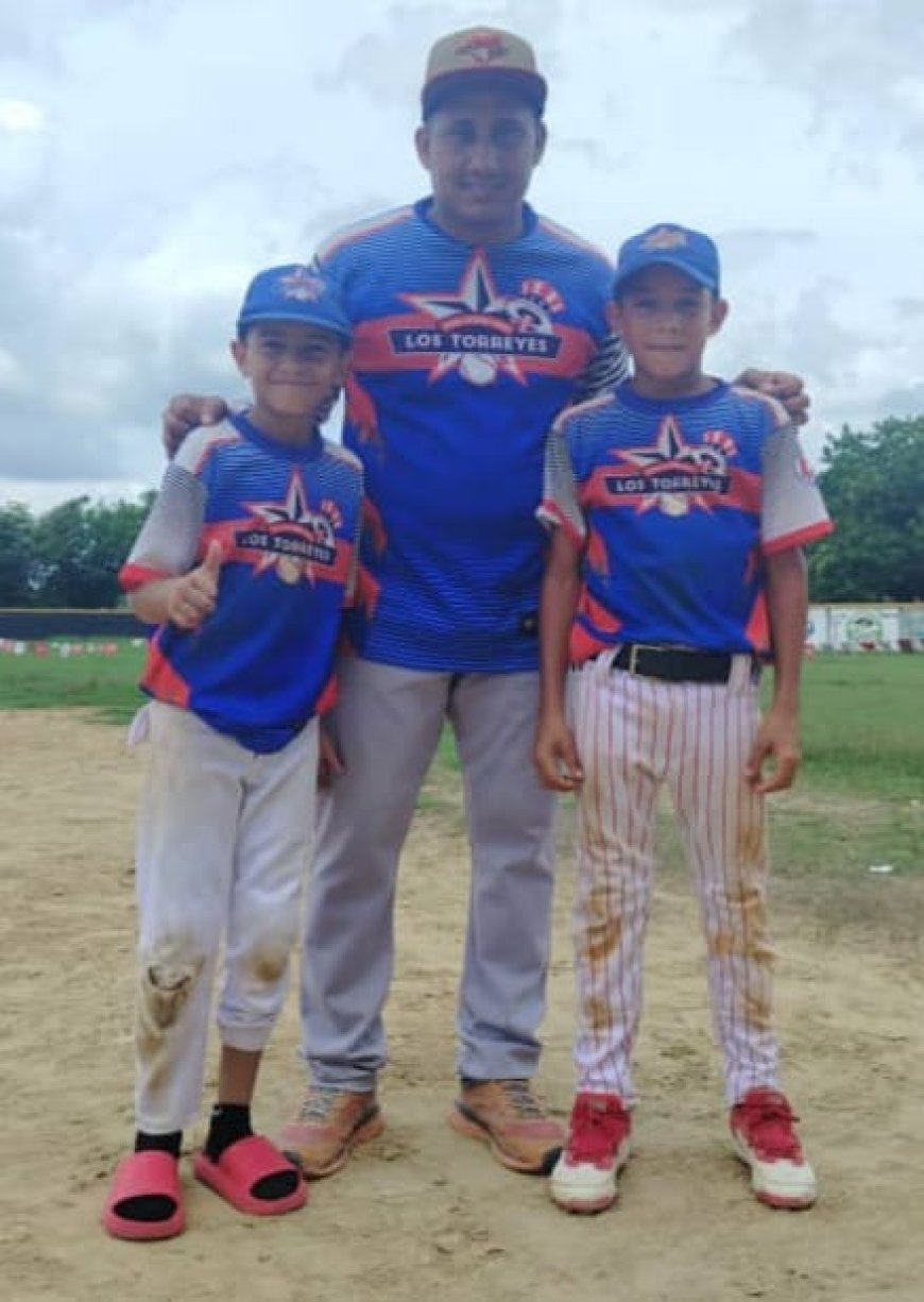 Escuela del grandeliga Ronald Torreyes campeón Criollitos