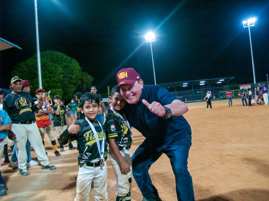 Di Martino compartió con la Pequeña Liga Coquivacoa su 70 aniversario