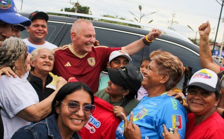 Delira la gente con la visita casa a casa y tomas de esquinas de Di Martino
