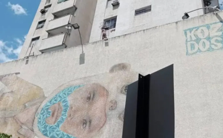 Milagroso rescate de niña  colgando en la ventana de un edificio en Maracay