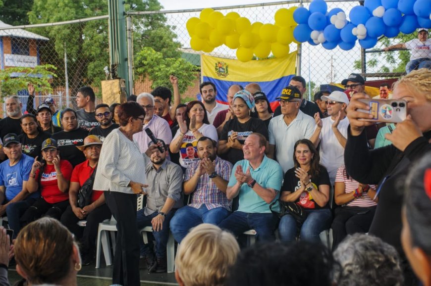 Di Martino restaurará canchas de Maracaibo para que jóvenes hagan deporte