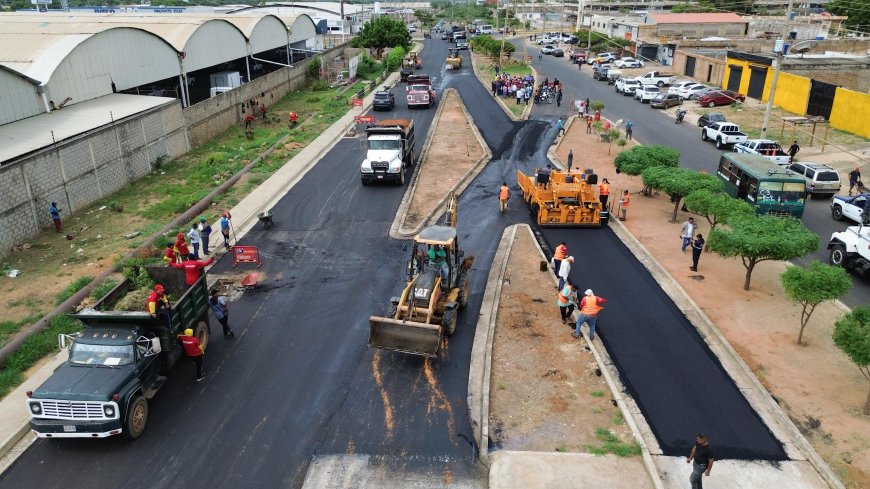 PLAN ZULIA OESTE: Colocan 10 mil toneladas de asfalto en el corredor vial Hugo Chávez