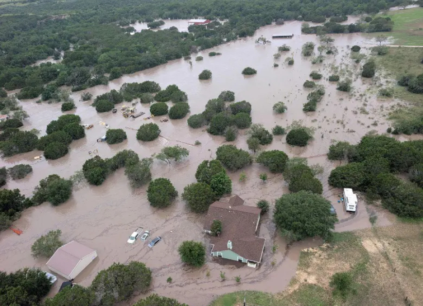 TRAGEDIA POR LLUVIAS EN TEXAS: Van 110 muertos y casi 200 desaparecidos