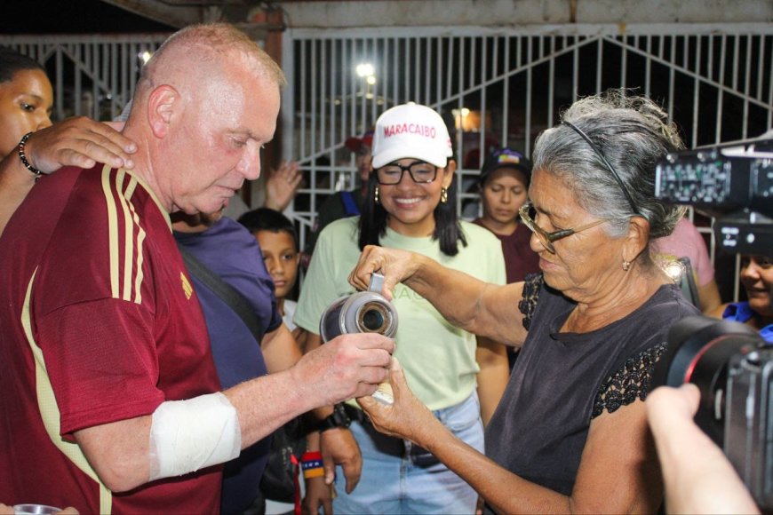 Delira la gente con la visita casa a casa y tomas de esquinas de Di Martino