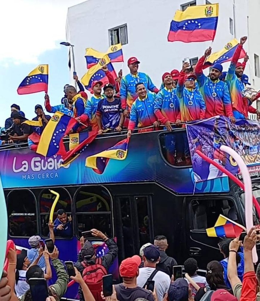 CAMPEONES MUNDIALES" Aquí está este regalo del sóftbol venezolano"