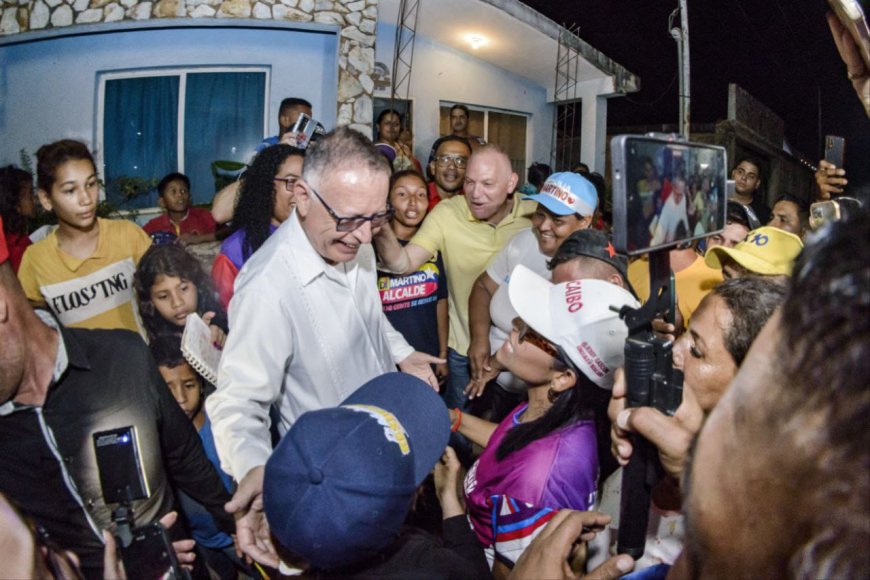 Arias Cárdenas recorrió con Di Martino parroquia Venancio Pulgar