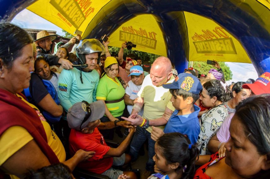 Arias Cárdenas recorrió con Di Martino parroquia Venancio Pulgar