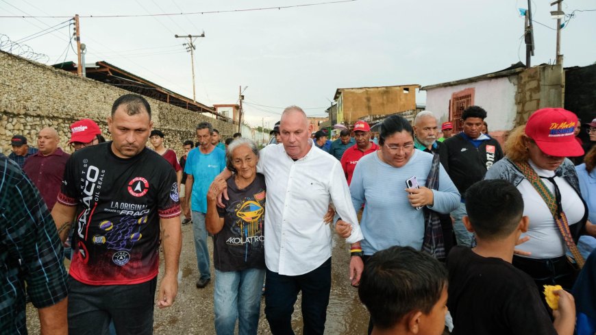 Tras el chubasco, Di Martino de una vez inspeccionó Santa Rosa de Agua