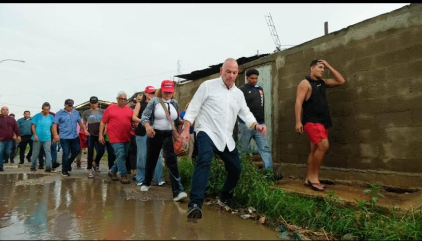 Tras el chubasco, Di Martino de una vez inspeccionó Santa Rosa de Agua