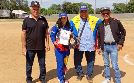 Johana Fuenmayor y Noris Arteaga recibieron el cariño del softbol femeniino