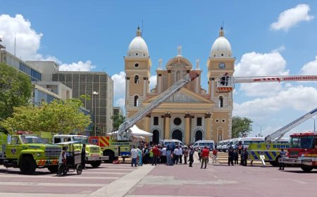 Di Martino entregó ambulancias a los Bomberos en su día