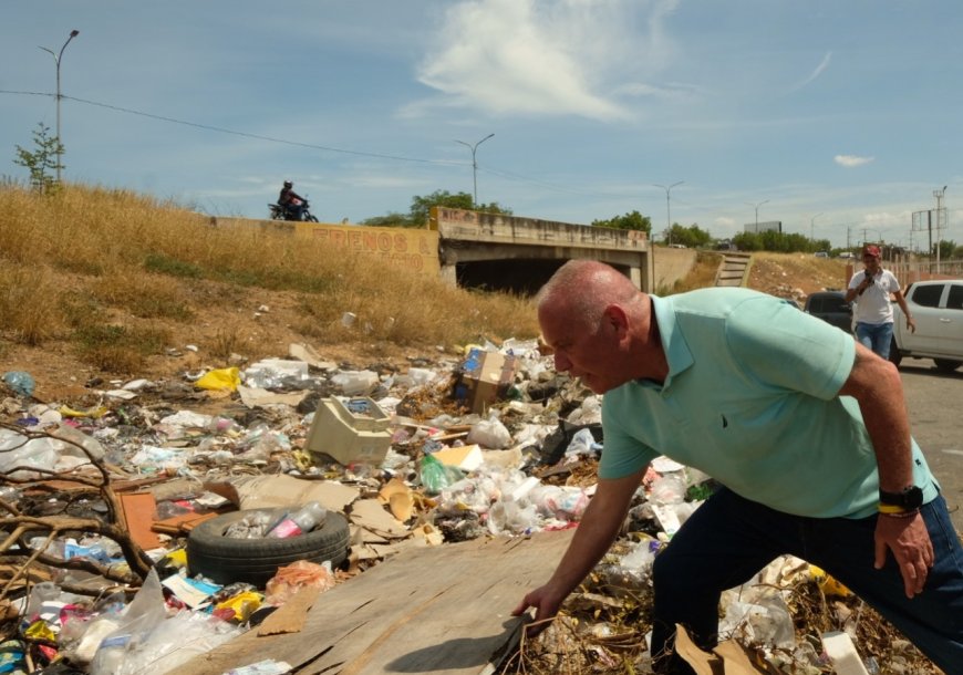 Di Martino le da palo a la basura, asfalta, demarca y pinta brocales