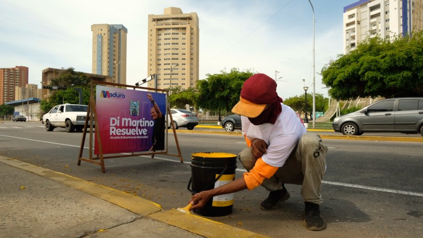 Di Martino le da palo a la basura, asfalta, demarca y pinta brocales