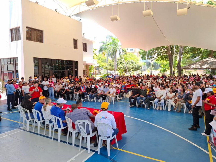 Gobernador Caldera entrega financiamiento a 156 circuitos comunales