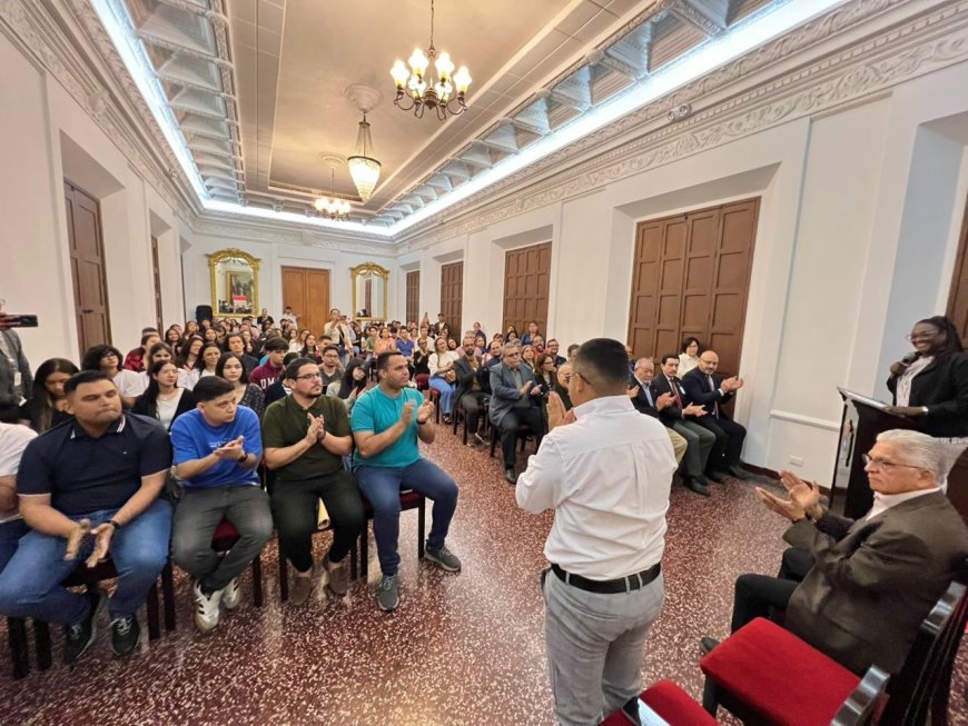 Gobernación del Zulia fortalece beca para el desarrollo académico de la juventud