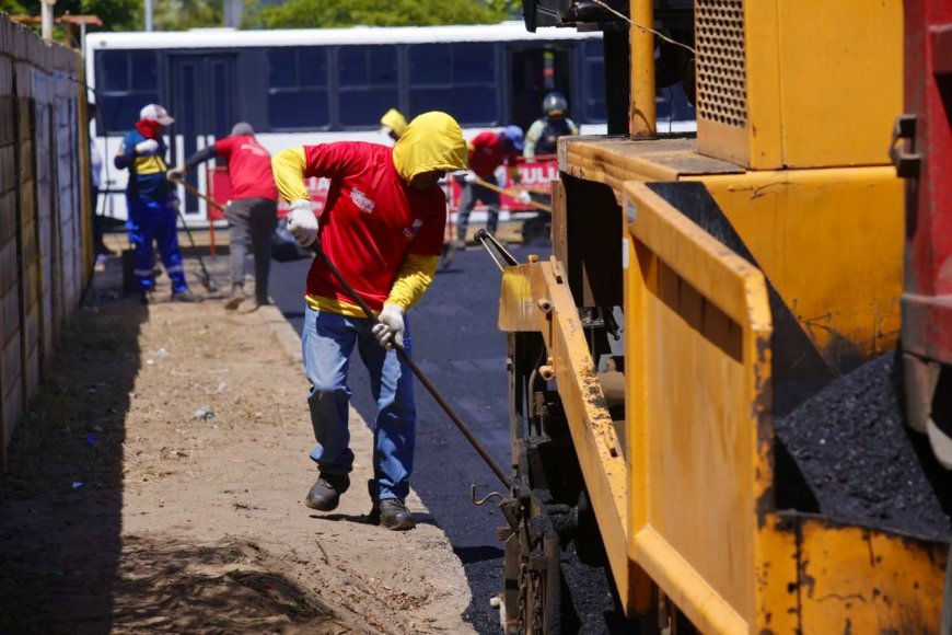 Gobernador Caldera inició la semana atendiendo servicios públicos: Asfaltado, gasificación y colector