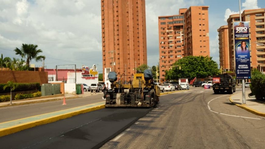 Di Martino arrancó con 410 toneladas asfaltado en 5 de Julio