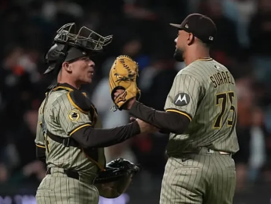 Freddy Fermín largó su cuarto toletazo y Robert Suárez llegó a 70 salvados de por vida