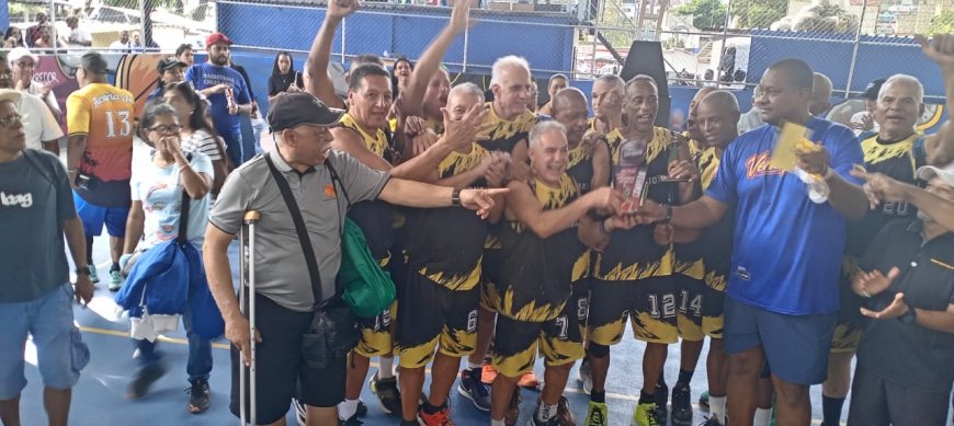 Con un crecido Julio Pacheco Profesionales es campeón del Máster 60