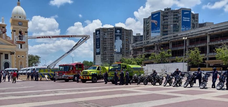 Di Martino entregó ambulancias a los Bomberos en su día