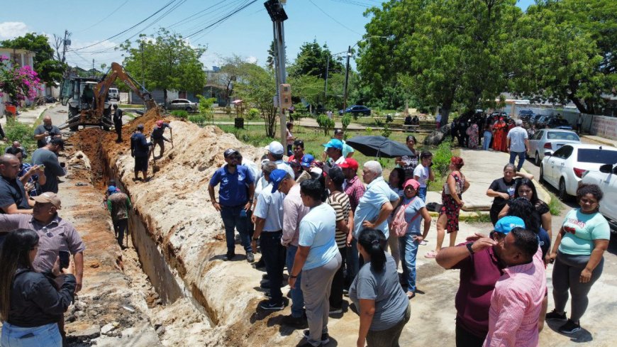 Sustituyen 200 metros de colectores en Caracciolo Parra Pérez que atenderá a 500 familias