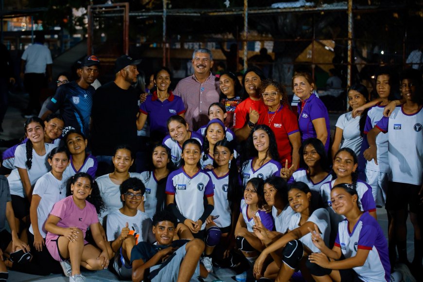 250 atletas arrancaron Estatal de Natación de la mano del Gobernador Luis Caldera 